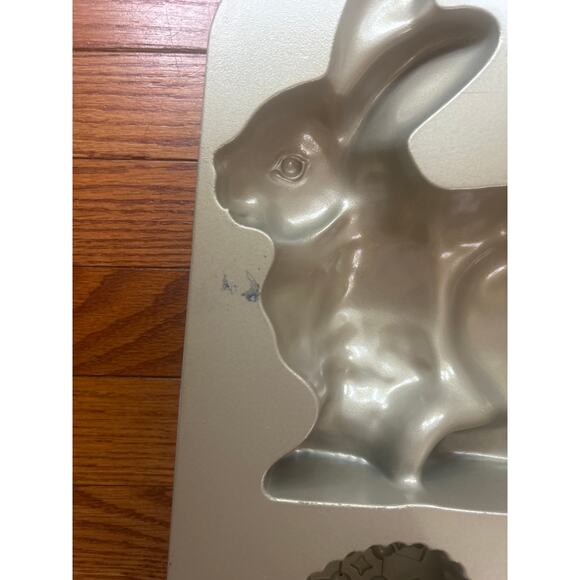 Williams Sonoma Nordic Ware Bunny Cake Pan 3D Easter Egg Bunny Rabbit NEW w/ding - Picture 5 of 5